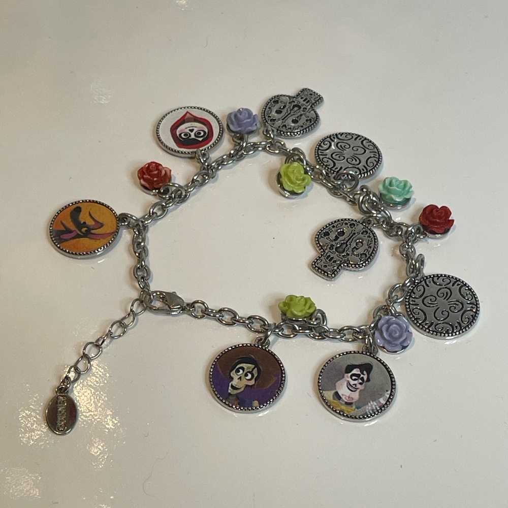⚡️5/$25- Disney PIXAR Coco 💀🌺Charm Bracelet